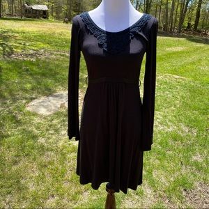 WHITEWASH DRESS BLACK BELT SCOOP NECK LONG SLEEVE LACE ACCENT SASH SIZE M